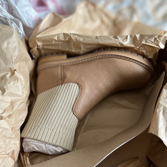 Nude women’s boots size 6.5 - Picture 4 of 7